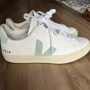 Reposh @beautymodeny Veja Matcha